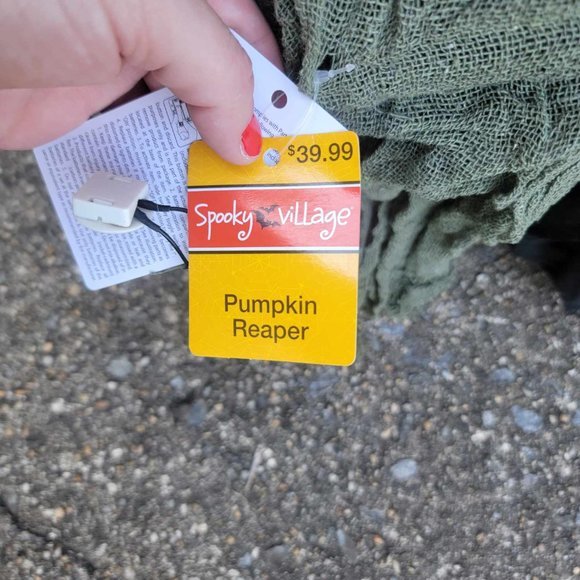 Pumpkin Reaper 18" Electronic Halloween Greeter - Speaks Moves & Lights Up - NWT - Picture 12 of 14